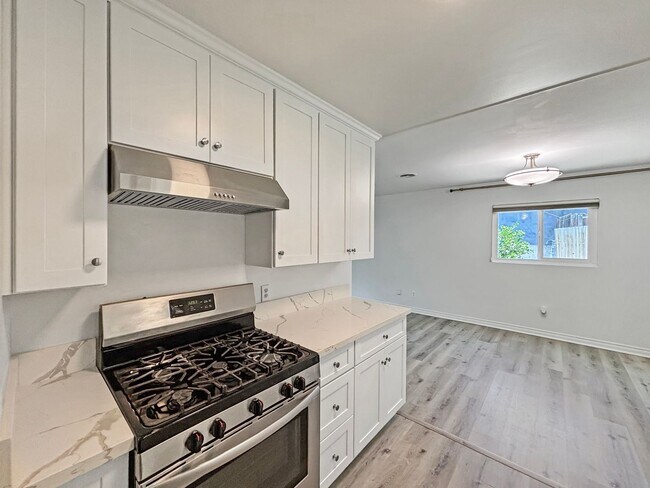 Building Photo - Beautiful 5BD/3BA House Near SDSU W/ W/D, ...