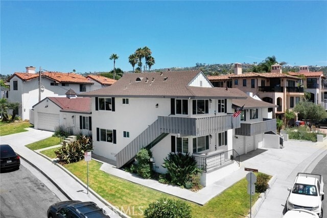 Building Photo - 403 Avenida Victoria