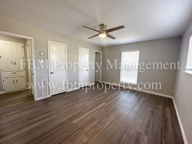 Building Photo - 801 S Wood St