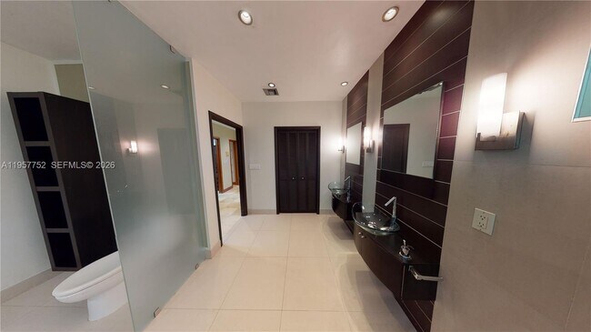 Building Photo - 1906 Ferdinand St