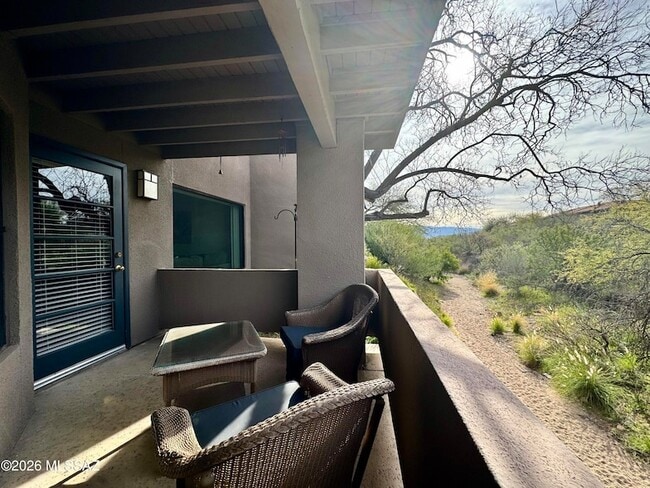 Building Photo - 5855 N Kolb Rd