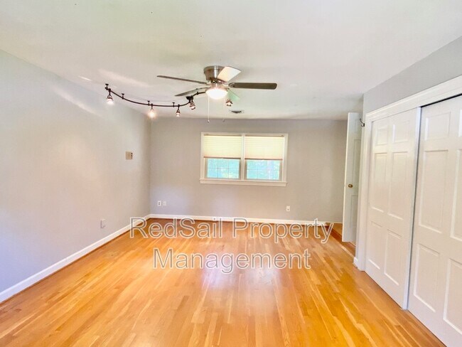 Building Photo - 487 Harwin Dr