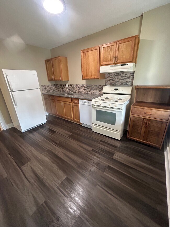 Building Photo - 638 Hazelwood Ave