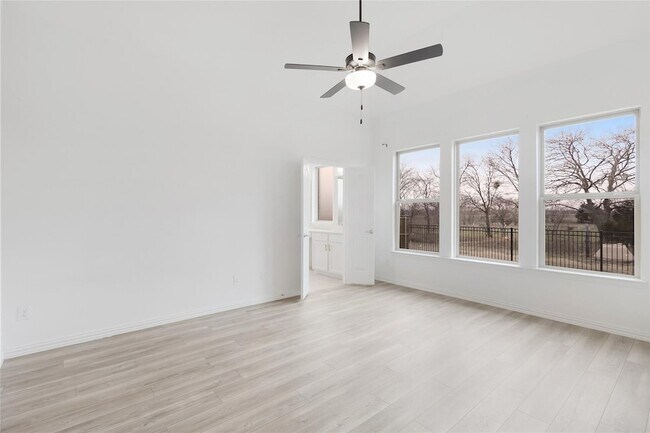 Building Photo - 713 Caroline Dr