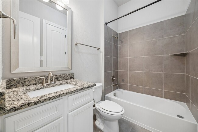 Building Photo - 1704 Oak Leaf Pass Dr
