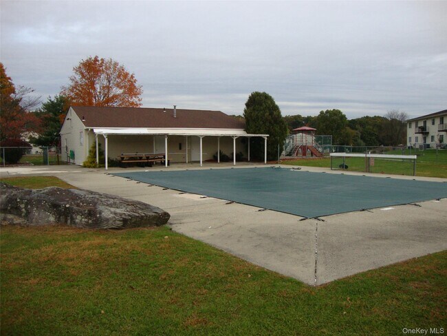 Building Photo - 276 Temple Hill Rd