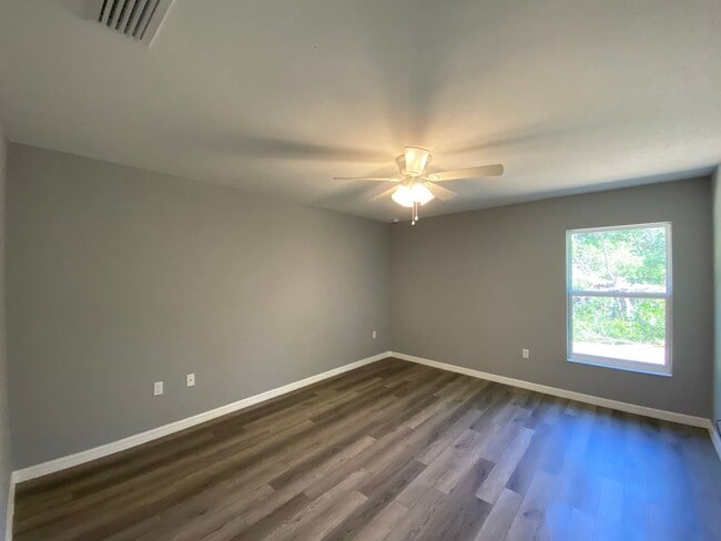 Building Photo - Desirable SW Ocala Neighborhood 3/2/2 *WON...