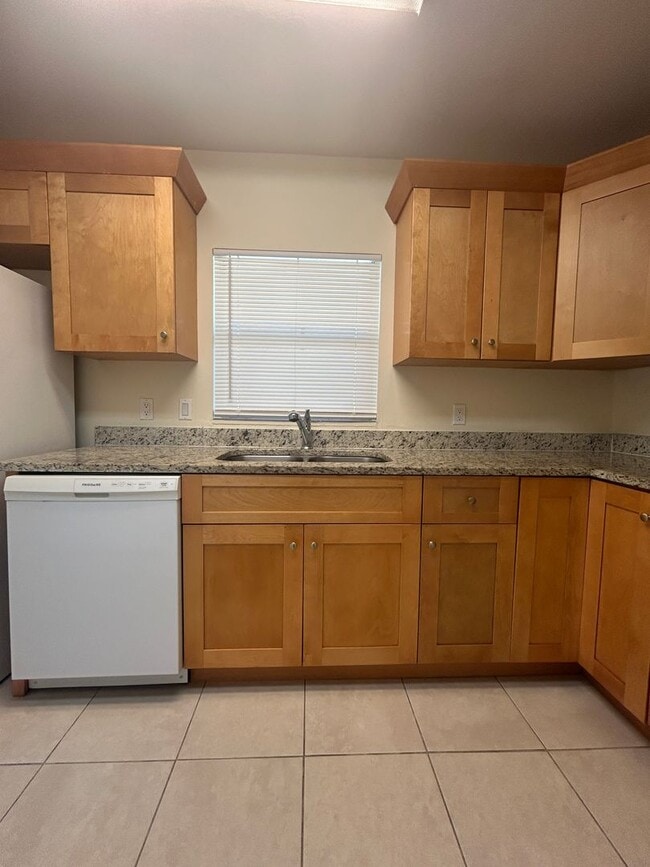 Building Photo - Super Charming 2 Bed  Duplex