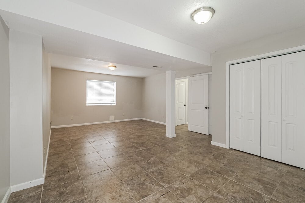 Building Photo - 708 Fall Creek Dr