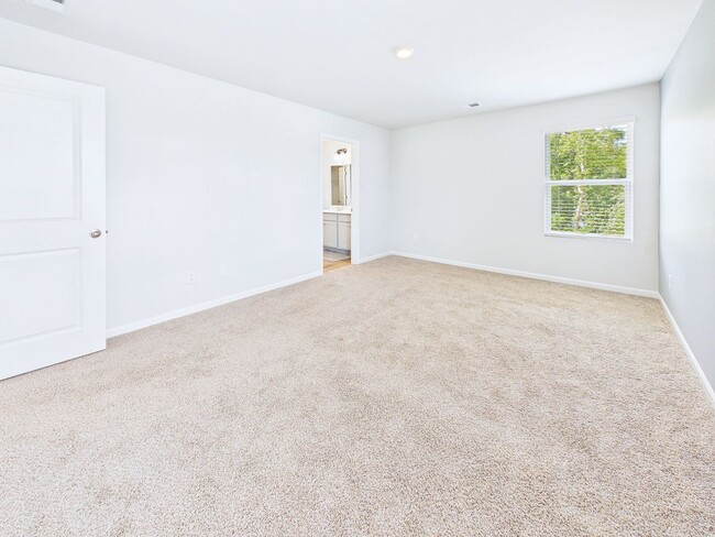 Building Photo - 7047 Woodline Dr