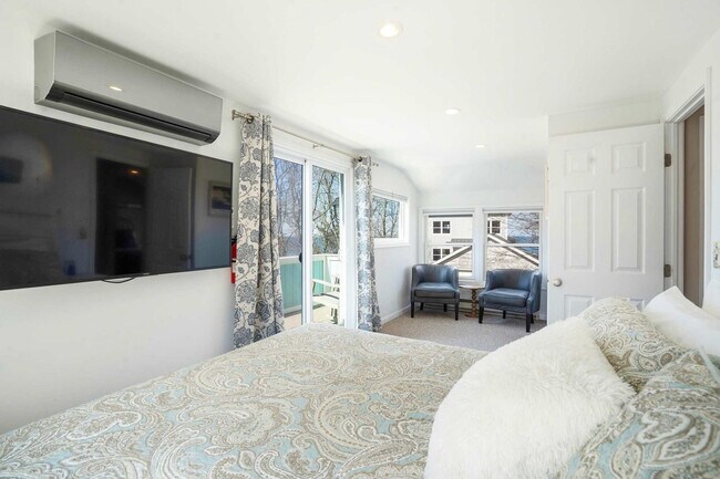 Building Photo - 2 Clifton Ave