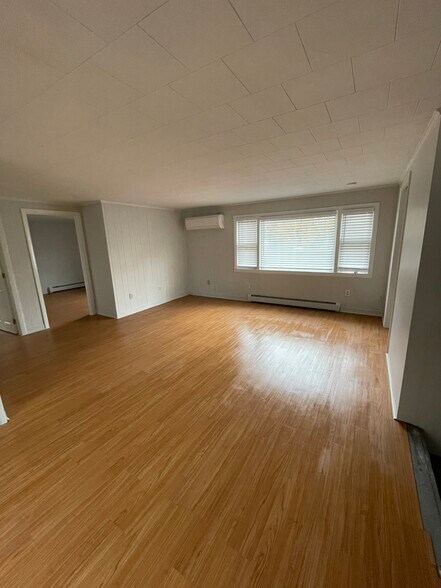 Room 1 w/out closet - 53 Dartmouth St