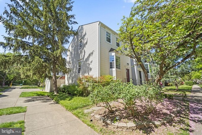 Building Photo - 2362 Hunters Square Ct