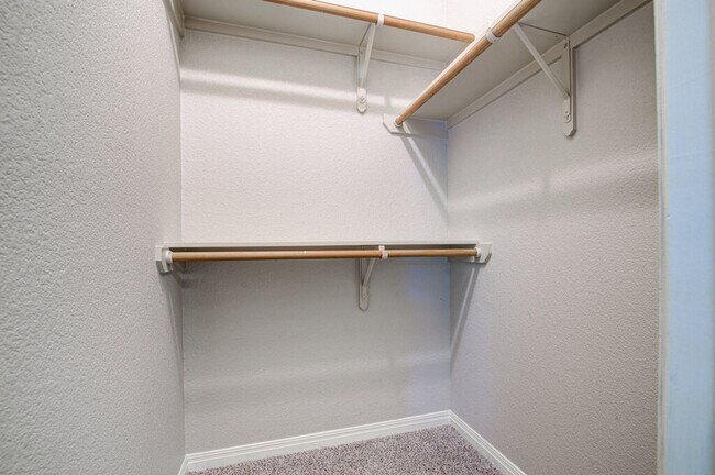 Building Photo - 1702 Singleton Ave