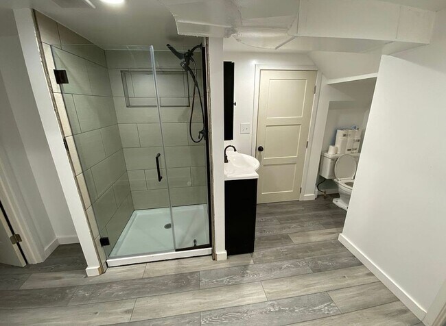 Building Photo - Beautifully Updated 4-Bedroom Home in the ...