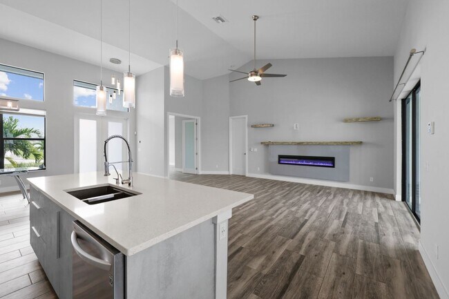 Building Photo - 3106 SW 22nd Ave