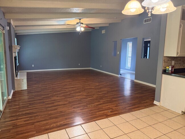 Building Photo - Jasper Heights - 3 bedroom beauty!