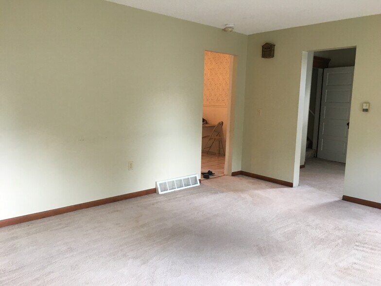Building Photo - 3921 Longview Ave