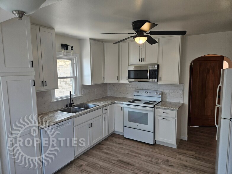 Building Photo - 2948 S 46th St