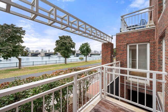 Building Photo - 75-83-83 Cambridge Pkwy