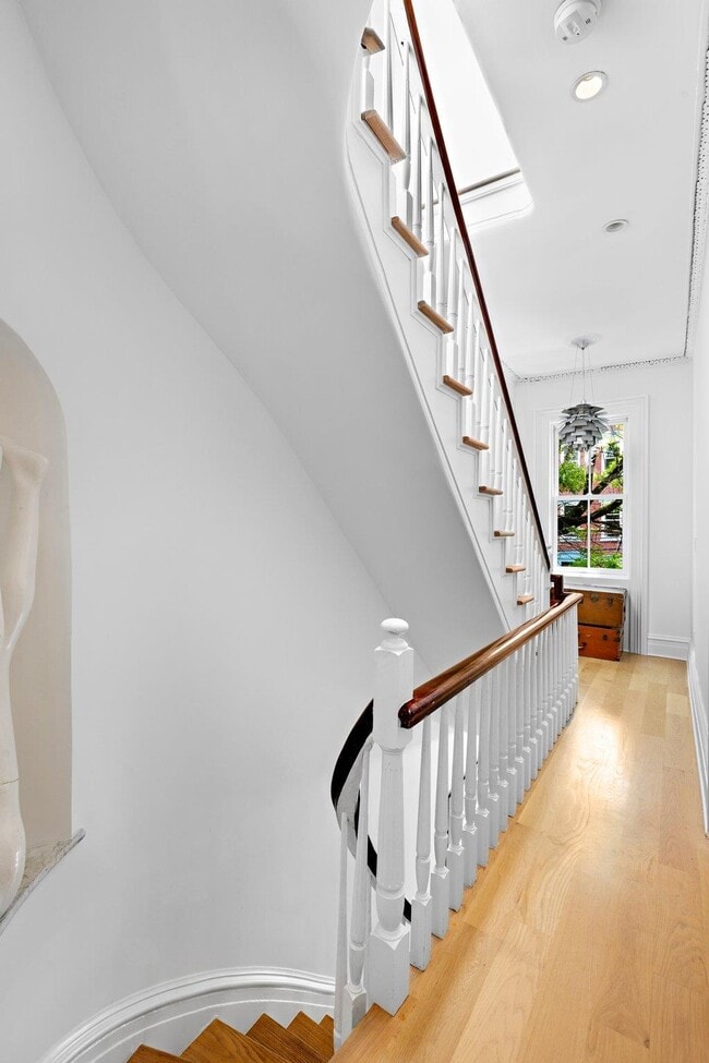 Building Photo - 634 Garden St