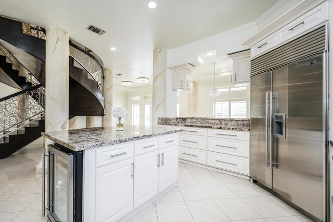 Building Photo - 314 Bordeaux Dr