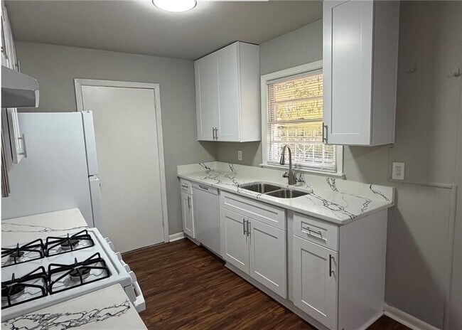 Building Photo - 3036 Will Rogers Pl SE