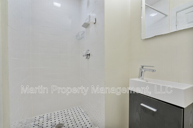 Building Photo - 27 Hermon St