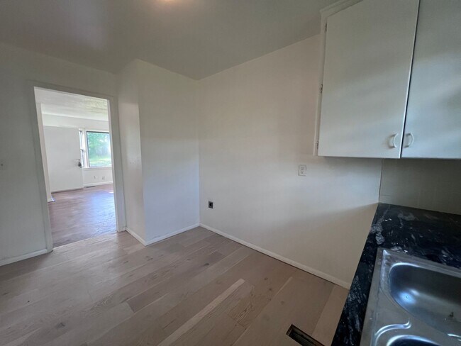 Building Photo - Home for rent close to Tinker AFB and I-240