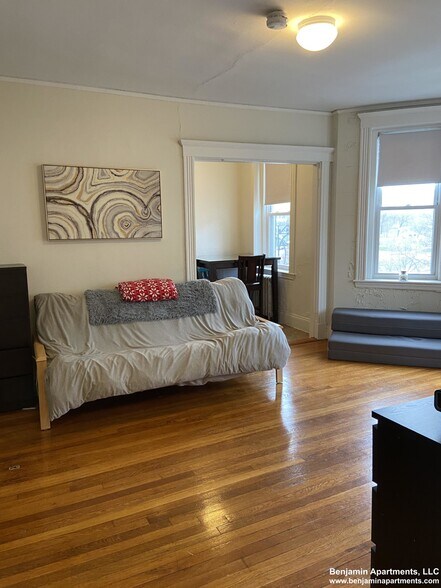 Building Photo - 235 Park Dr