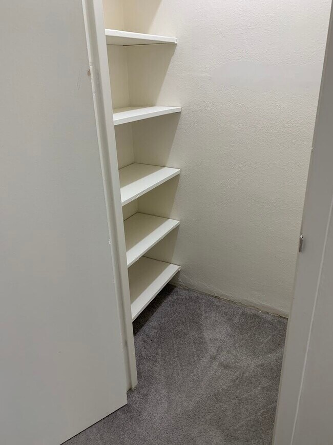 Building Photo - 300 N State St