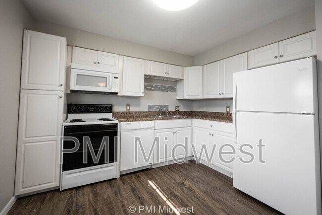 Building Photo - 140 Maple Park Dr