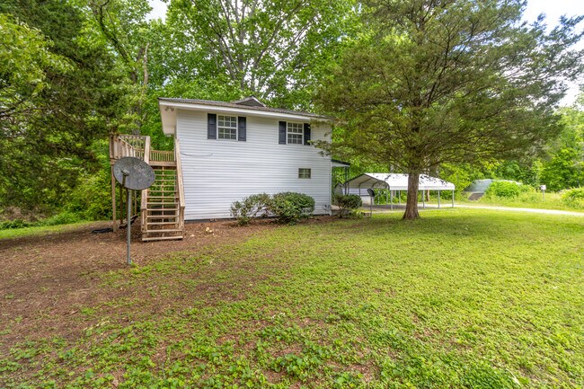 Building Photo - 513 Benton Cir