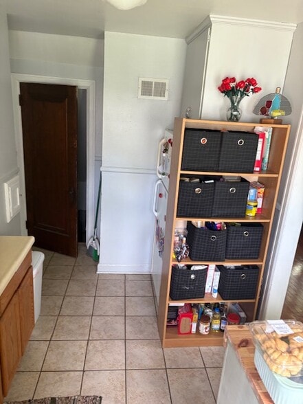 Building Photo - 610 Summit Ave