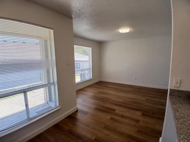 Building Photo - 10111 Golden Meadow Dr