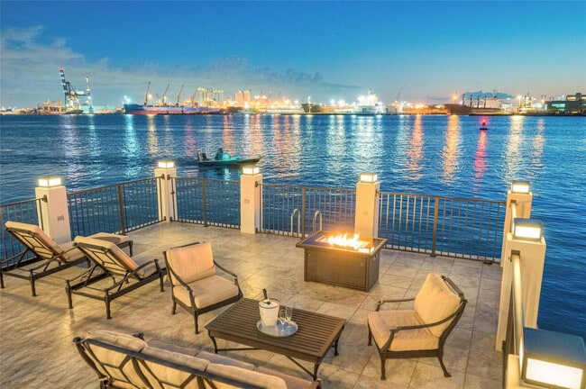 Building Photo - 1949 Harbourview Dr