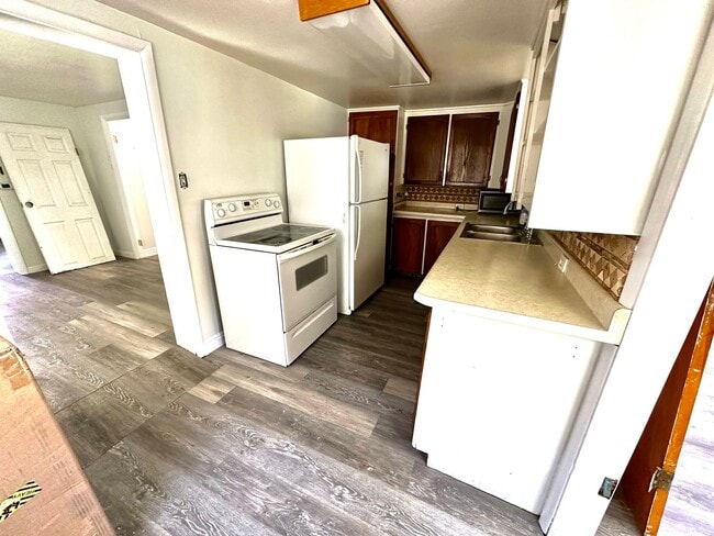 Building Photo - Cozy Price Rental