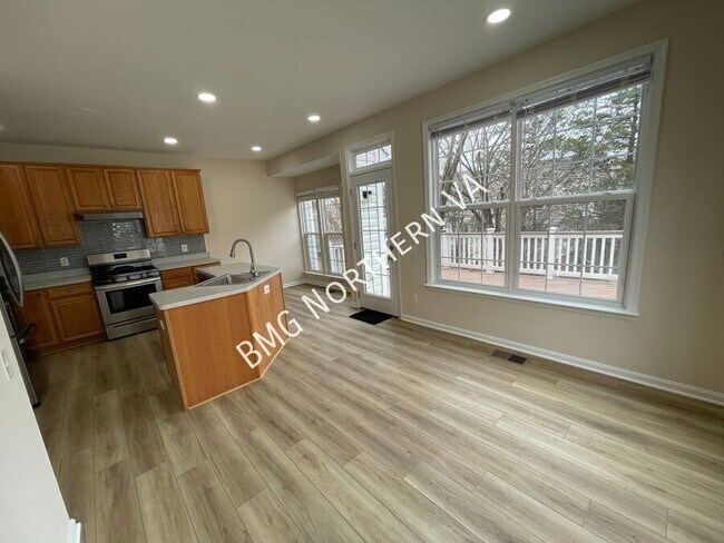 Building Photo - 22525 Maison Carree Square