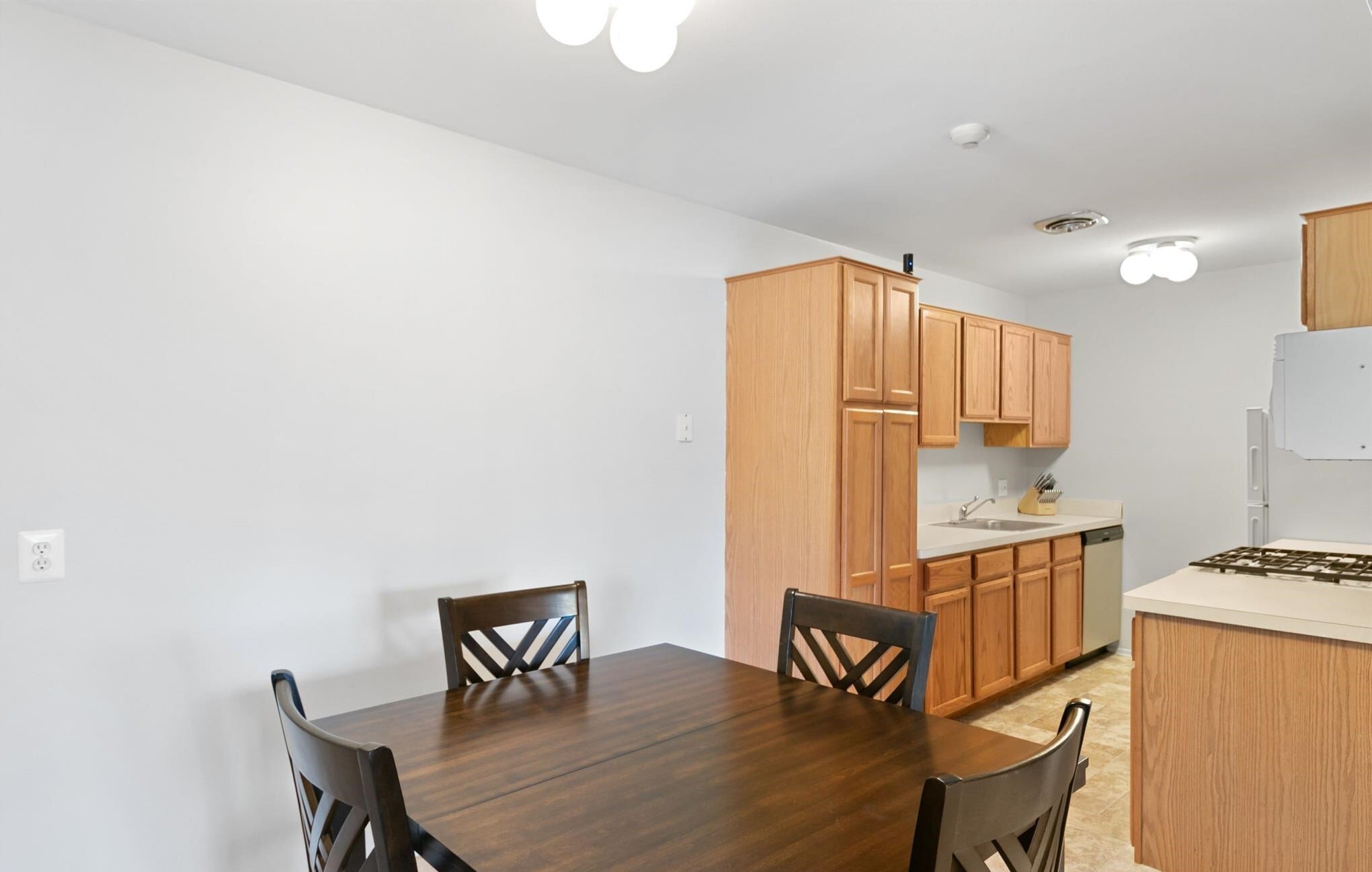 Building Photo - 44489 Savery Dr