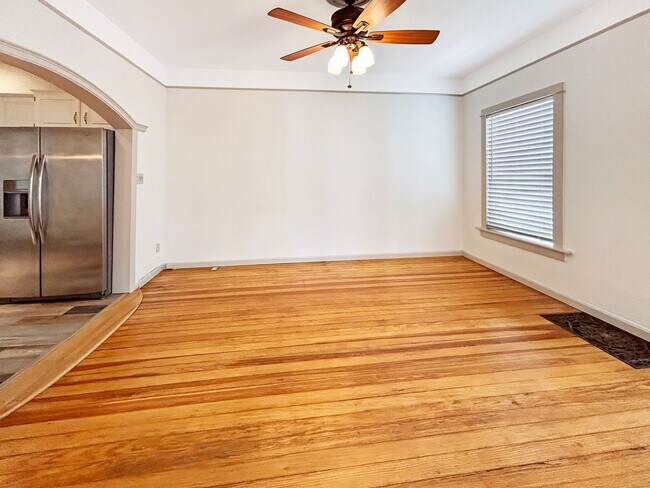 Building Photo - $0 DEPOSIT OPTION. CHARMING 3 BEDROOM WITH FENCED IN YARD AND DETACHED GARAGE IN DENVER'S BERKELE...