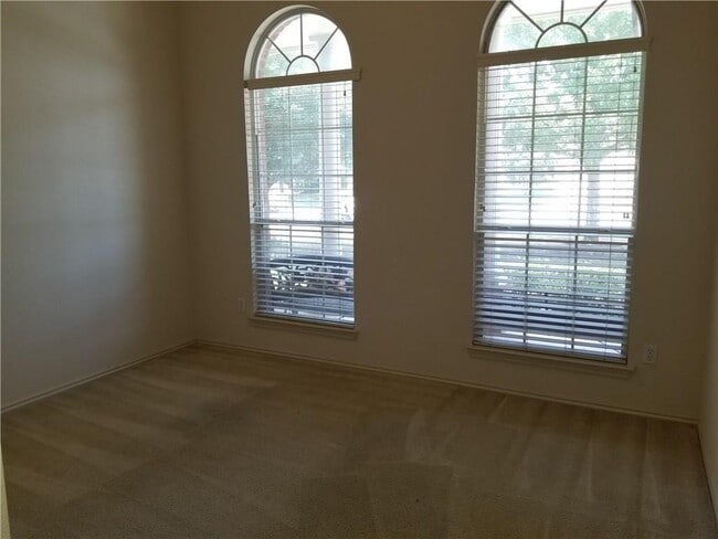 Building Photo - 1421 Sweet Leaf Ln