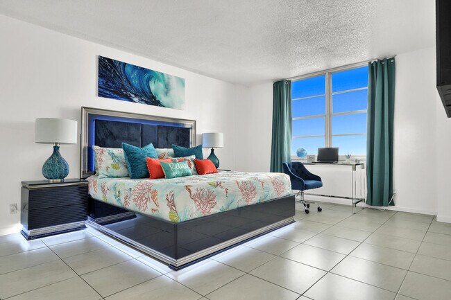 Building Photo - 3725 S Ocean Dr
