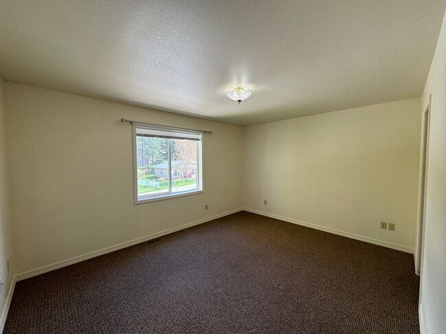 Building Photo - 201 Grandview Way