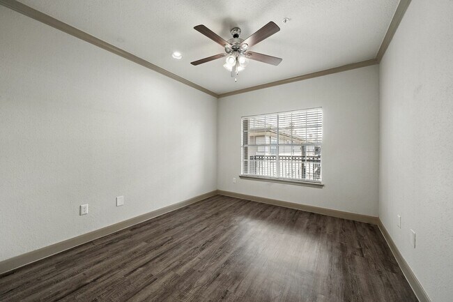 Building Photo - Move-In Specials You’ll Love!