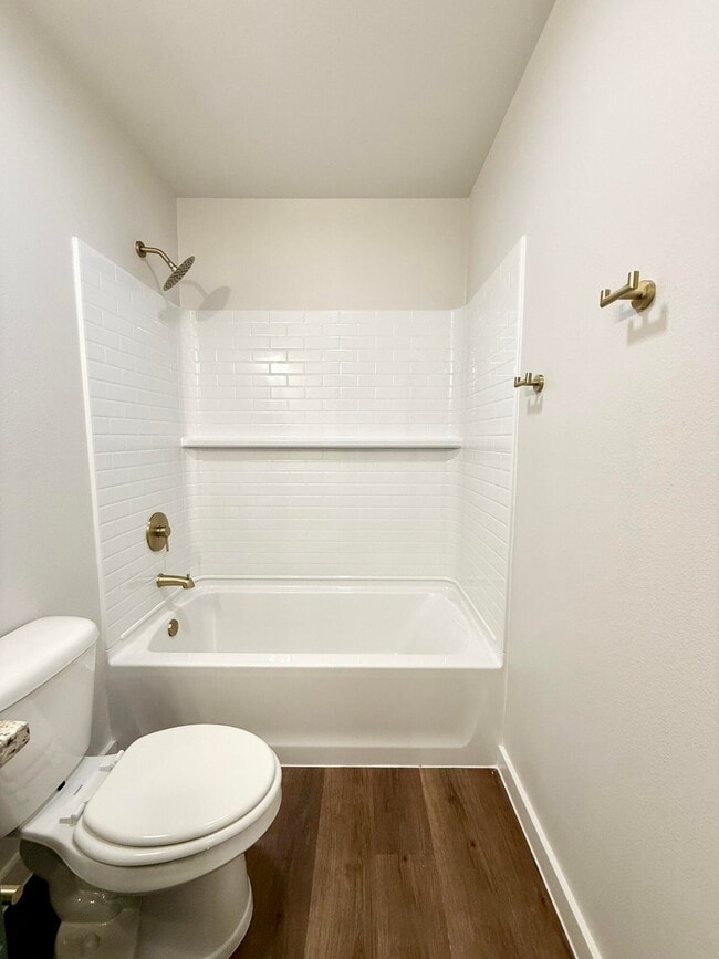 Building Photo - 2119 Langford Ave