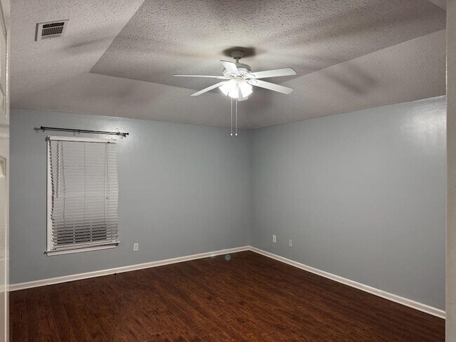 Building Photo - 383 Taylors Way