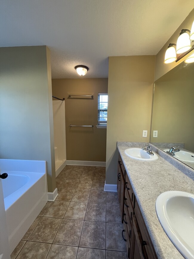 Building Photo - 4698 Custer Dr