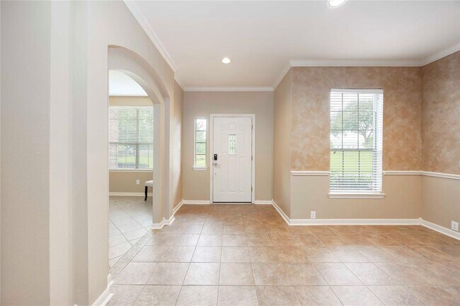 Building Photo - 17711 Brair Arbor