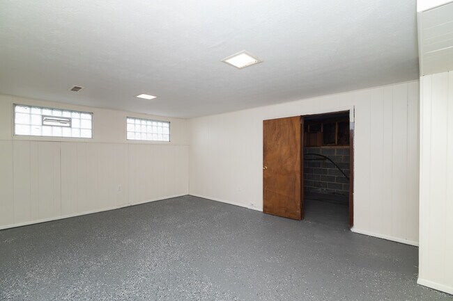 Building Photo - 18716 Restor Ave