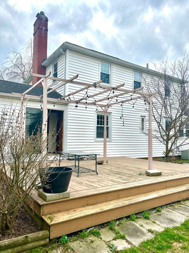 Building Photo - Sunroom Retreat | Fully Furnished 3BR with Private Fenced Yard